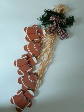 Hanging Christmas Wall Decor With Gingerbread Men