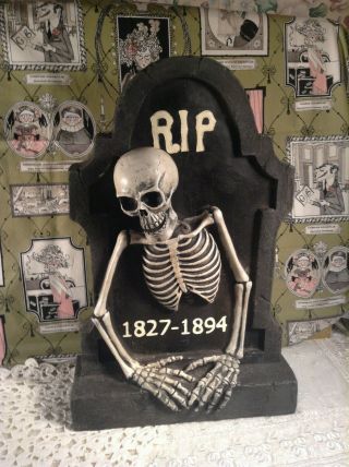 Halloween 3 - D Skull Heavy Resin Halloween Rip 19  Tombstone Outdoor Indoor Deco