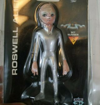 1996 Shadowbox Roswell Alien Figure 4 " Trading Card Mip Shadowbox Bad Glue,  Taped