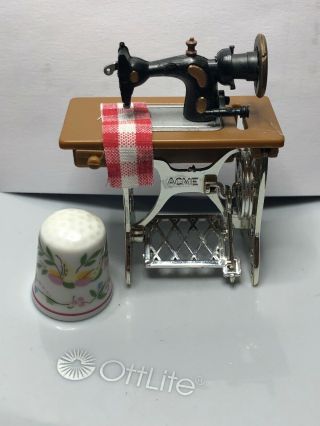 Sewing Machine Refrigerator.  Magnet Figurine Thimble