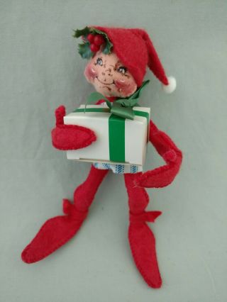 Annalee Dolls - 5 " Workshop Elf W/green Ribbon Gift