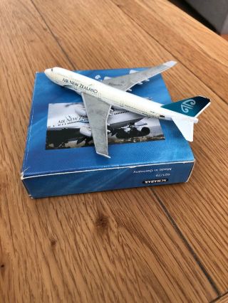 Schabak 1:600 Air Zealand Boeing 747 - 400 Model Boxed