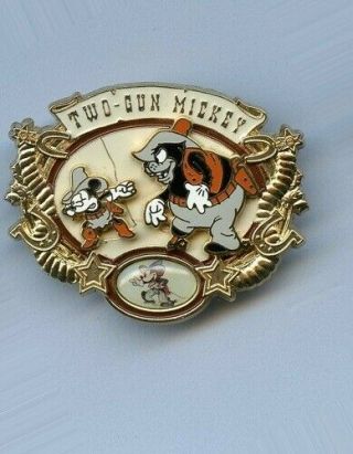 Disney Two - Gun Cowboy Mickey Mouse Minnie & Bad Pete Wild West Event Le 500 Pin