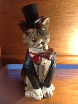 Cat In A Suit With Top Hat Smoking A Pipe Statue
