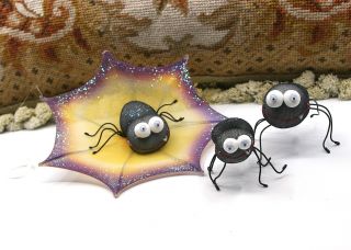 Cute Hallmark Hanging Halloween Spider Family With Spider Web