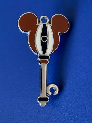2010 Pin - Disneyland / Walt Disney World - Chip & Dale - Key - Limited Release