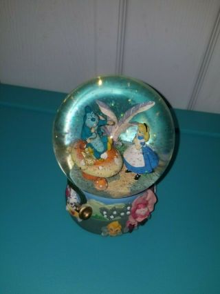 Disney Enesco Alice In Wonderland Snowglobe 5.  5 " Tall Snow Globe Plays I 