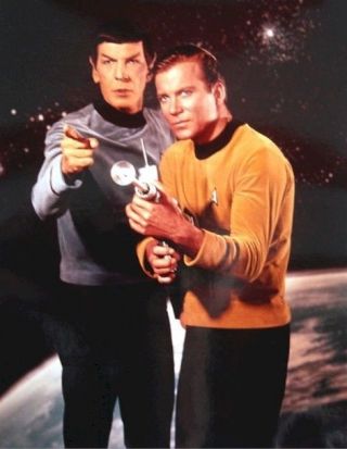 Star Trek Tos Kirk & Spock Pose 16x20 Tv Poster Series Shatner Nimoy