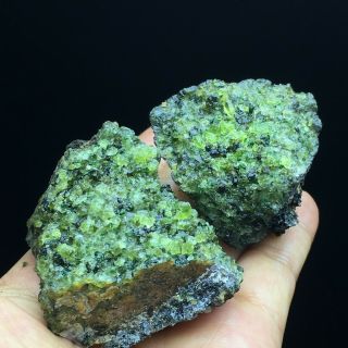 167.  5g 2pcsnatural Green Olivine Volcanic Rock And Mineral Specimens
