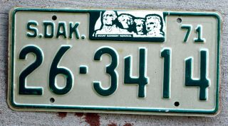 1971 Green On White South Dakota License Plate With A Striking Mount Rushmore