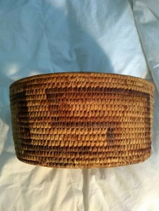 ANTIQUE NATIVE AMERICAN BASKET WITH TWO TONE DESIGN 2