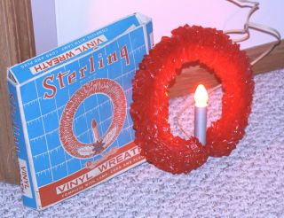 Vintage 1950’s Red Vinyl Cellophane Christmas Wreath W/bulb Cord Plug Box