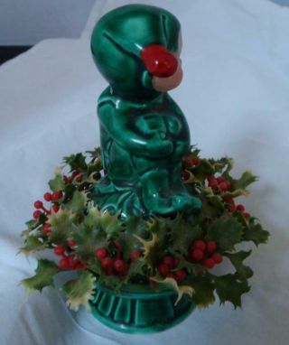 Inarco Vintage Ceramic Knee Hugger Green Christmas Holly Pixie Elf 2