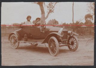 2 Great Old Photos Of Two Women Driving A 1920s Ford Model T Roadster Australia