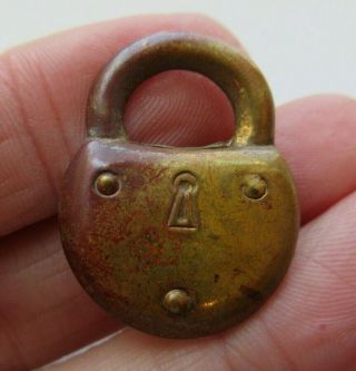Fabulous Antique Vtg Brass Metal Picture Button Skeleton Key Lock 1 - 1/8 " (d)