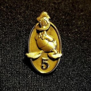 Retired Walt Disney World 5 Year Cast Member Name Tag Service Pin Donald Duck