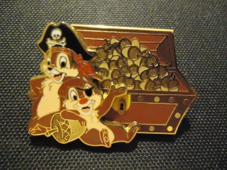 Disney Pirates Of The Caribbean Chip And Dale With Treasure Chest 3d Pin