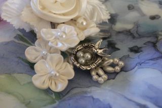 Adorable Vintage Silver 1 " Shank Button " Tiny Sparrow Bird Nest And Pearl Eggs "
