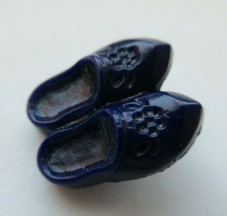 Darling Antique Vtg Realistic Glass Button Dutch Clog Shoes 3/4 " (r)