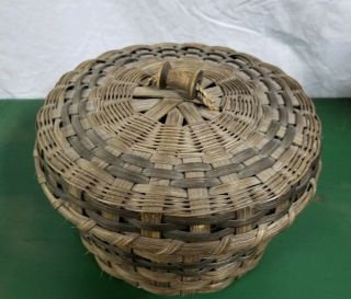 Vintage Round Wicker Sewing Basket With Lid Wooden Spool Handle 2 Toned