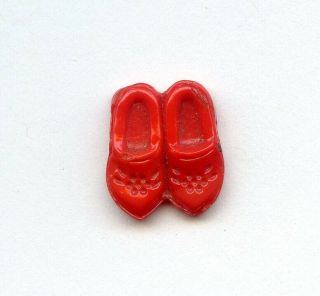 Vintage Button - - Realistic Red Glass Shoes With Flowers - - 5/8 "