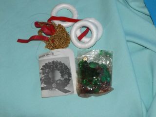 Vintage Walco 3 Mini Green Red Berries Holiday Wreaths Bead Ornament Kit Read