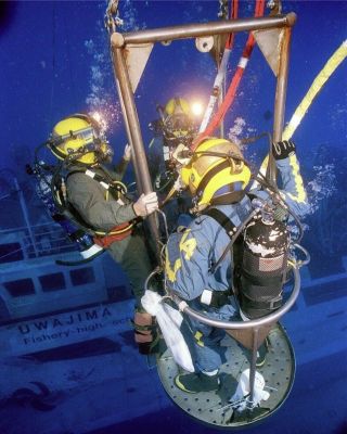 Us Navy Usn Salvage Divers 8x12 Photograph