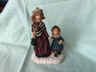 2000 Mervyn’s Xmas Village Square Figurine Mother And Daughter
