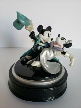 Disney Enesco Steppin Out Mickey " Darling You Send Me " Mickey Minnie Figurine