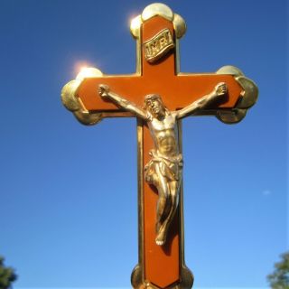 VINTAGE CRUCIFIX RELIGIOUS CHRISTIAN CROSS PAIR BRASS PINK BUTTERSCOTCH BAKELITE 3