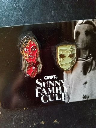 Sunny Family Cult Pin Set Frightcrate Exclusive In