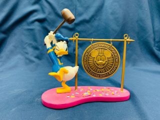 Disney 1995 Official Disneyana Convention Donald W/ Gong Final Night Gift Le2500