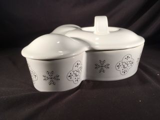 EUC Disney Parks Mickey Mouse Ceramic Baking Dish W/ Lid Casserole White NWOT 4