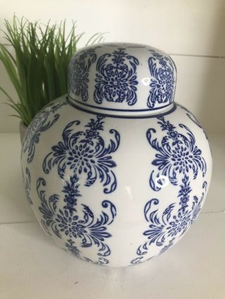 Fabulous Blue & White Ceramic Oriental Asian Ginger Jar 7.  5”tall
