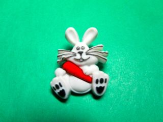 (1) 1&1/4 " Bunny Rabbit W/ Carrot Plastic Craft Embellishment Shank Button (c139)