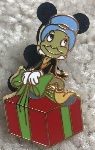 Disney Jiminy Cricket Advent 2010 Pin Le 300 Holiday Christmas Present 81288
