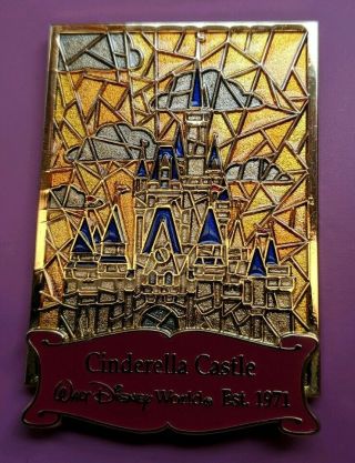 Disney Cast Pin Of The Month Wdw Cinderella Castle Stained Glass Pin Le 500