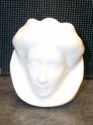 A Bone China Francesca Unpainted Character Head Thimble - - Elizabeth I - -