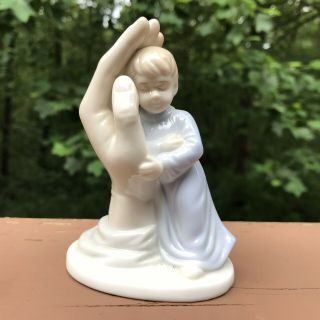 Vtg 4.  5 " In The Palm Of My Hand Porcelain Child Figurine Roman Inc Foil Tag