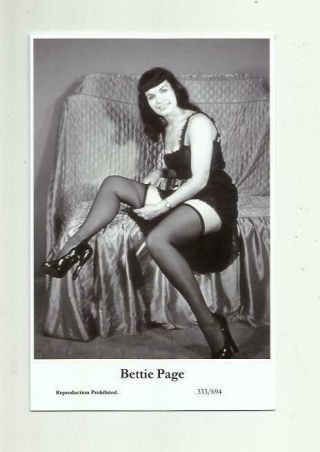 N493) Bettie Page Swiftsure (333/694) Photo Postcard Film Star Pin Up