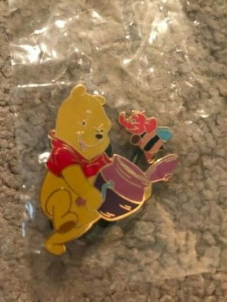 Dlr Cast Exclusive - Winnie The Pooh With Heffalump Bee In Honey (hunny) Pot Pin