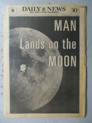 York Daily News - July 21,  1969 Man On The Moon - " Moonday ",  Not " Monday "