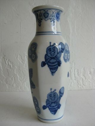 Vintage Fine Old Chinese Blue & White Hand Painted Porcelain Vase W/bees Signed