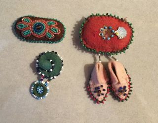 3 Vintage Native American Indian Handmade Bead Work Moccasins Motif & Bar Pins 2