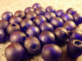 10 Huron Indian Round Cobalt Blue Glass Trade Beads Good Patina Color 3