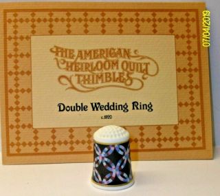 A Rare American Heirloom Quilt Bone China Thimble The - - Double Wedding Ring - -