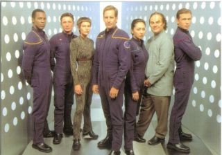 Star Trek Enterprise,  Full Crew Standing 4 X 6 Postcard 13 German 2002