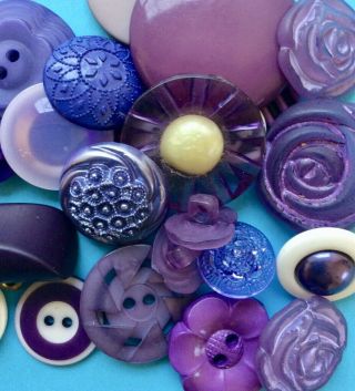 25 Vintage Purple Plastic Buttons 10mm To 34mm