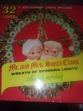 1973 Mr.  And Mrs.  Santa Claus Wreath Of Spinning Lights - Always Moving