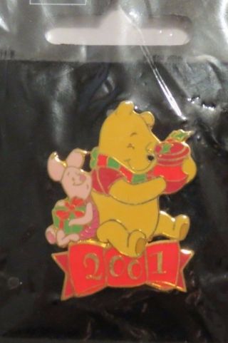 Disney Jds Japan Christmas 2001 Winnie The Pooh & Piglet Present Pin